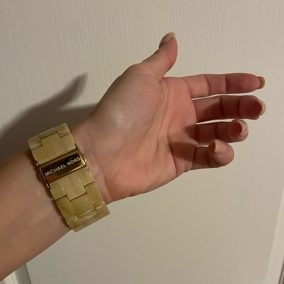 Michael Kors Watch - Picture 4 of 4